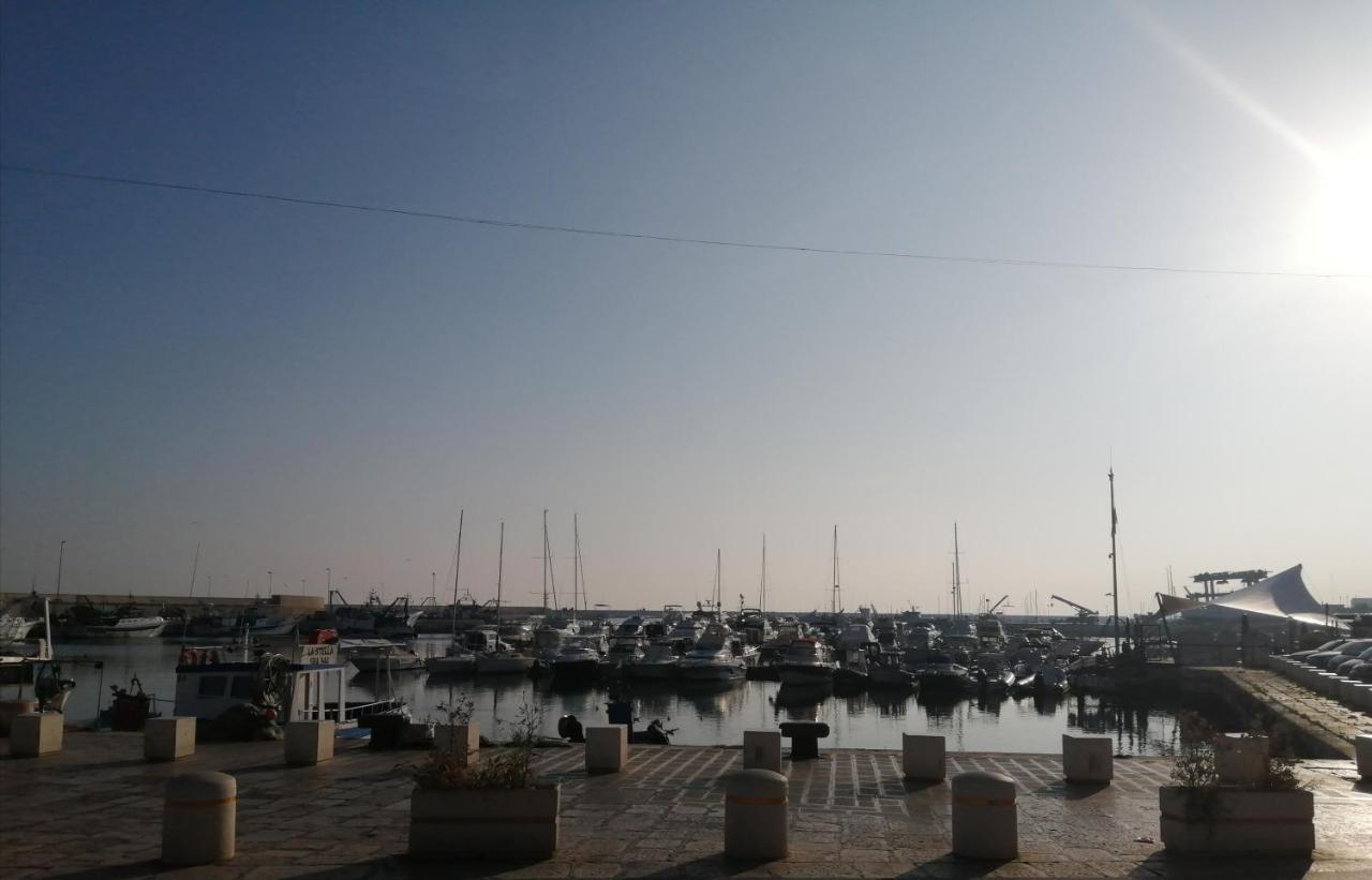 Holithªy Molª Bed and Breakfast Mola di Bari Exteriör bild
